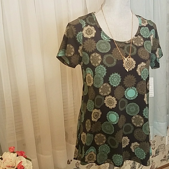 New LuLaRoe Classic T - Picture 3 of 5